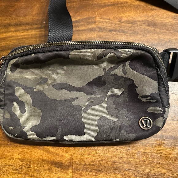 lululemon athletica Camouflage Belt Bag - Picture 2 of 6